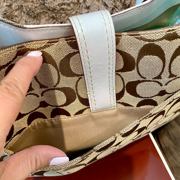 Authentic Coach canvas and leather signature with gold hardware. Like New! - Picture 2 of 8